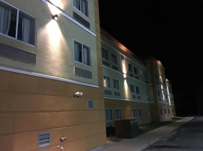The Armada Inn & Suites Glendale Heights