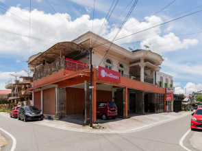 RedDoorz Syariah near Pasar Aur Kuning