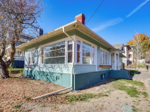 1 Mi to Pendleton Round-up: Historic 'elnor' Home