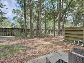 Cozy Condo ~ 5 Mi to University of Florida!