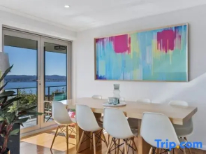 Nicolas Escape panoramic views luxury and space