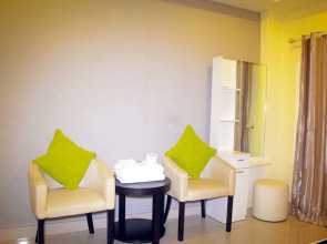 Royal Q&D Suites Hotel