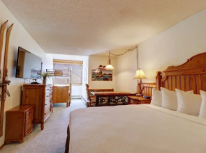Vs741 Village Sqaure 3 Bedroom Condo by RedAwning