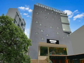 Cozy Deluxe Room at Chappan Market Indore