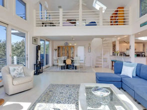 Wellfleet Home w/ Deck, Bay Views & Kayaks