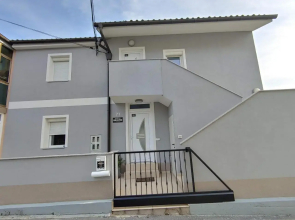 Apartmaji Hrvatin v Kortah
