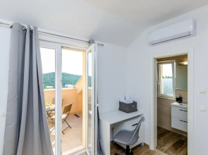 Villa Rubea - Three Bedroom Villa With Terrace and Swimming Pool ID Direct Booker 10407