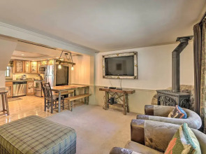 Townhome w/ Deck: Walk to Mirror Lake & Main St!