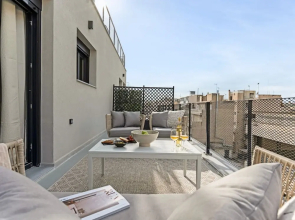 Sanders Port - Bold Studio With Roof-top Terrace