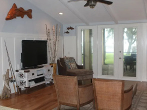 Beautiful Riverfront Home - Three Bedroom Home