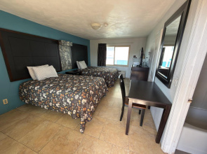 Driftwood Beach Motel