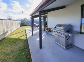 Juno Escape - Wanaka Holiday Home