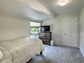 Spacious Family Home on Golf Course: Hike & Bike!