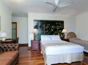 Daintree Manor Bed & Breakfast