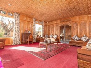 Prince of Kashmir Luxury Houseboat