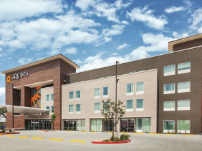 La Quinta Inn & Suites by Wyndham McAllen La Plaza Mall