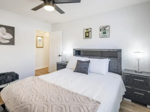 Amazing 4 Bd Las Vegas Home w/ Pool & Spa!