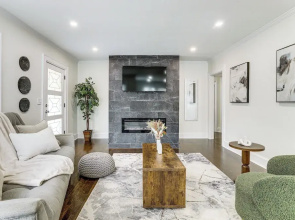 4 Mi to Aquarium & Arenas: Modern Atlanta Home