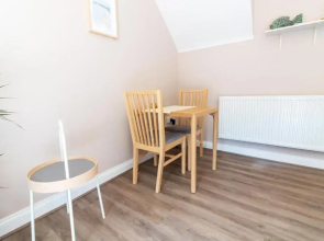 Cosy Brixham apartment with garden close to Town