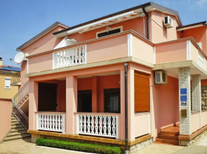 Apartment PINK in Starigrad Paklenica only 200 m from the sea