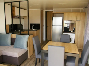 Mobile Home OuiReves 577 facing the Mediterranean