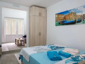 Cozy Studio with Shared Pool in Prčanj Montenegro