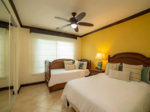 Altavista 5D 3 Bdr 2 bth Ocean View Condo