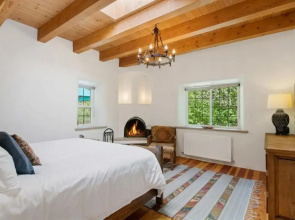 El Torreon - Exclusive Luxury Home, Nestled Next to Water and Trees