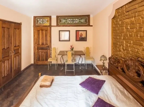 Apartment Halytska 9b