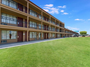 Rodeway Inn Portland Airport Hotel