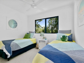 Sunny and spacious Sunshine Beach