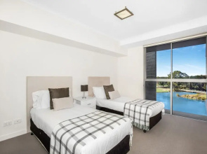Lakeside Family Oasis With Pool, Gym and Balcony