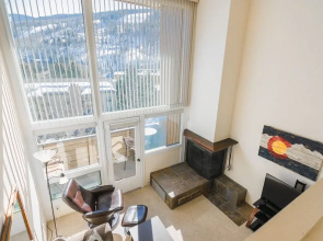 Vail Loft Near Year-Round Attractions by RedAwning