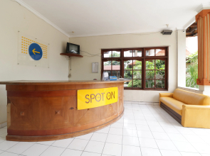 SPOT ON 2426 Hotel Aget Jaya Ii