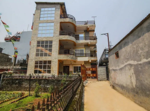 Oyo 382 Hotel Dela Mount