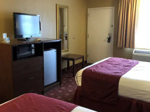 Days Inn & Suites By Wyndham Logan
