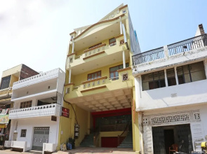 OYO 12133 Hotel Shanti