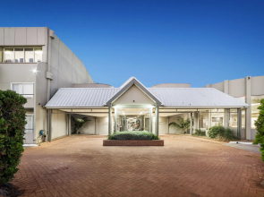Ciloms Airport Lodge