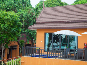 Phi Phi Long Beach Resort & Villa