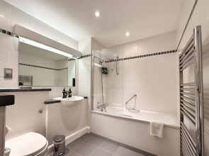 voco Oxford Spires by IHG