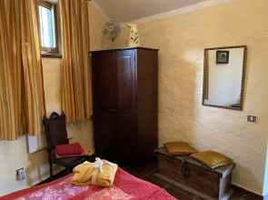 Cottage With 3 Bedrooms, 2 Bathrooms, Heated Solar Pool, Sauna, Jacuzzi, Garden