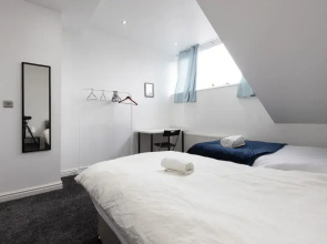 Leeds Retreat - 4BR House, Sleeps 10