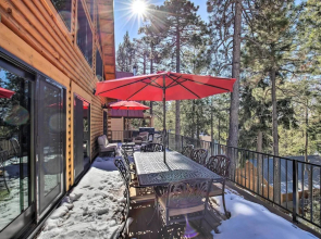 Luxury Mountain Cabin w/ Furnished Deck + Views!