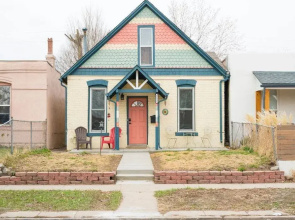 Artisan Victorian Spacious Backyard Great Location