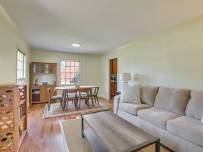 1 Mi to Friendly Center: Greensboro Family Home