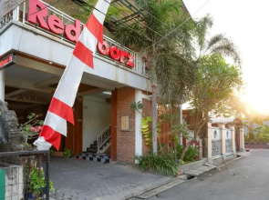 RedDoorz Syariah near Menara Kudus