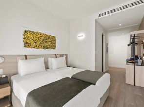 Mercure Larnaca Finikoudes Beach