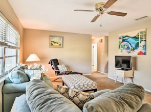 Snowbird Sanctuary w/ Covered Patio in Bradenton