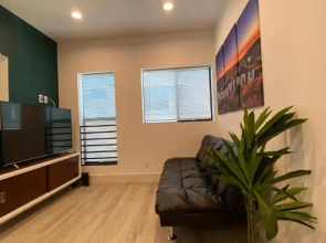 3 bd Townhome with Private Rooftop