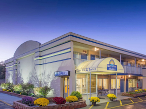 Days Inn & Suites by Wyndham Dayton North
